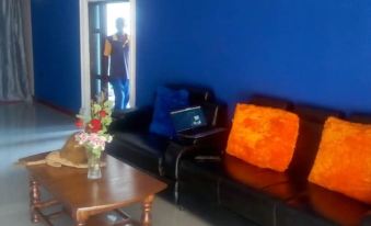 Muroy Executive Lodge - Housity