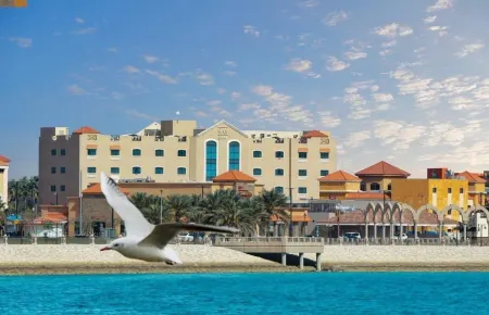 Warwick Al Jubail Hotel Отели рядом с достопримечательностью «Royal Commission for Jubail and Yanbu»