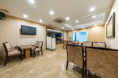 Indeokwon Central Hotel Отели в г. Квачхон