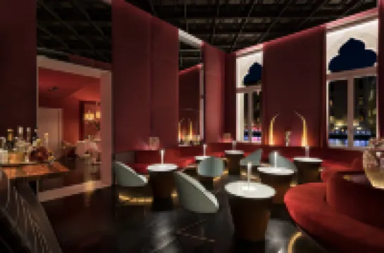 ซินา เซนจูเรียนพาเลซ