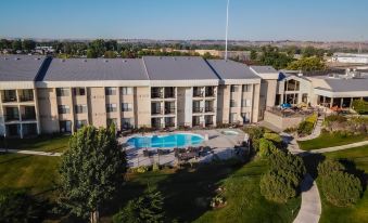 aerial view of a large building with a swimming pool , surrounded by grass and trees at Holiday Inn Clarkston - Lewiston