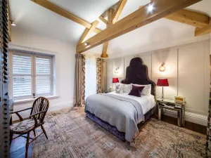 Manor House Lindley