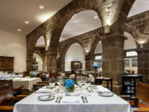 Pousada Mosteiro de Guimaraes โรงแรมในกีมาไรช์