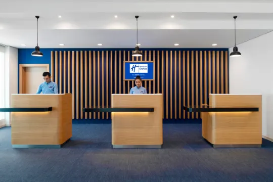 ホリデイ イン エクスプレス ドバイ エアポート