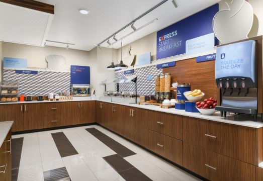 오크허스트 홀리데이 인 익스프레스 외관