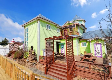 Cheolwon Northelgia Pension Отели рядом с достопримечательностью «Водопад Самбуён»