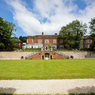 Southcrest Manor Hotel, BW Signature Collection Hotels near Moons Moat