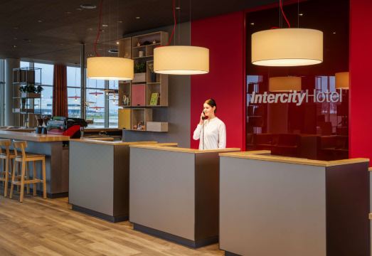 나인티니 호텔 암스테르담 에어포트 교통편