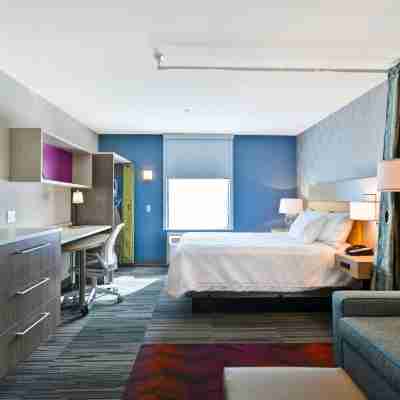 Home2 Suites by Hilton Kansas City KU Medical Center Rooms