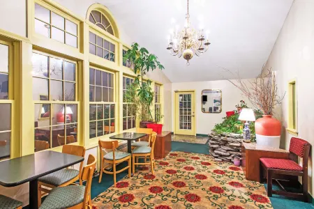 Knights Inn Hadley Отели в г. Истхэмптон