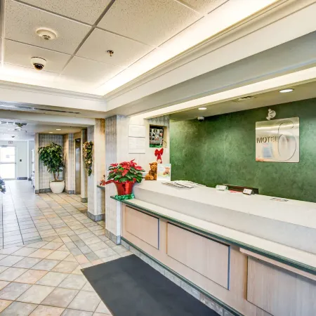 Motel 6 Red Deer, AB