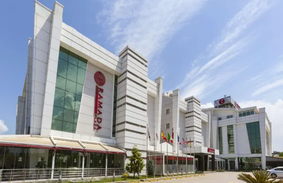 伊茲米特温德姆華美達廣場酒店