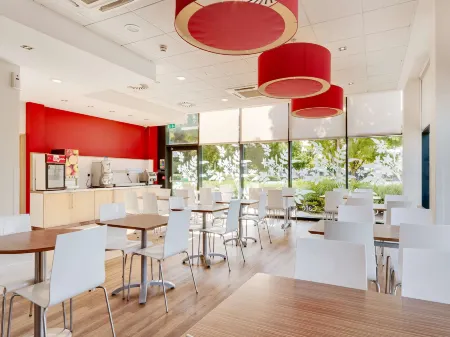 Travelodge Cardiff Atlantic Wharf Hotel Отели рядом с достопримечательностью «Techniquest»