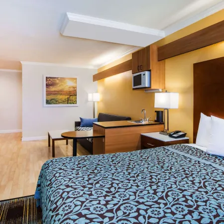 Days Inn & Suites by Wyndham Antioch