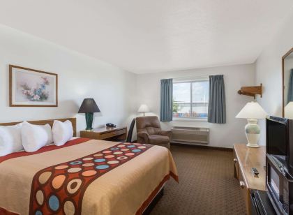 Super 8 by Wyndham Rexburg