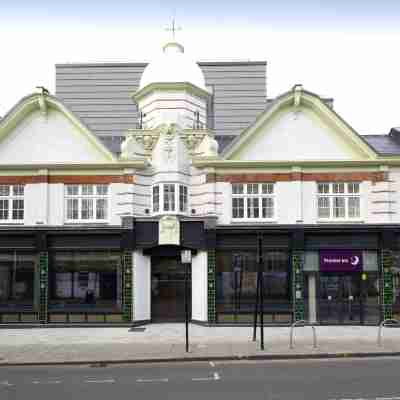 Premier Inn London Clapham Hotel Exterior