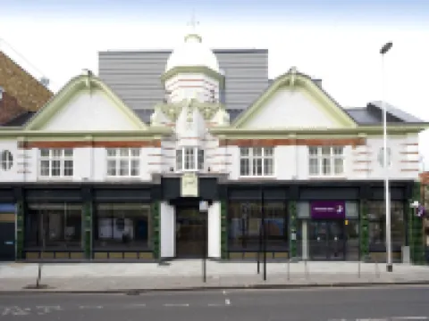 Premier Inn London Clapham Hotels near Battersea