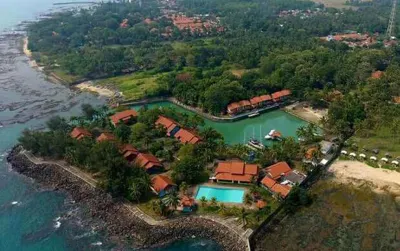 Villa Marina Anyer Hotels near Pantai Anyer Sirih