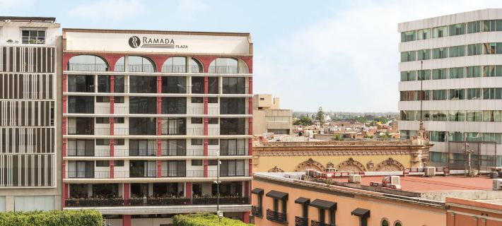 Ramada Plaza by Wyndham Leon Отели в г. Леон
