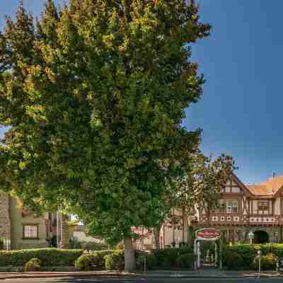 Rose Garden Inn Hotel Exterior