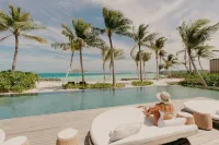 The Ritz-Carlton Maldives, Fari Islands Hotels in Helengili