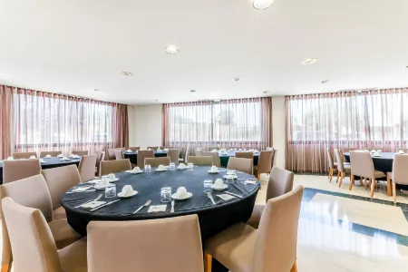 Exe Barbera Parc Отели рядом с достопримечательностью «Parc Dolores Ibárruri»