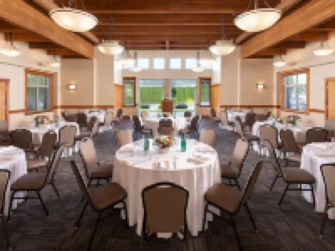 The Cove Lakeside Resort Hotels in Central Okanagan