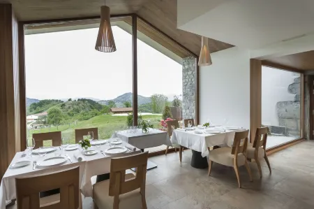 Palacio de Yrisarri by IrriSarri Land Отели в г. Igantzi