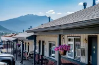 Murphy's Resort Hotels near Riverwalk in Downtown Estes Park