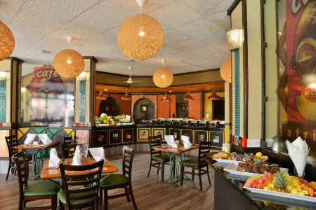 Cresta Oasis Hotel Отели в г. Хараре