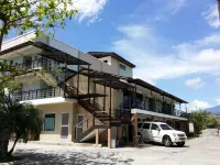 Quezon Premier Hotel Lucena Отели рядом с достопримечательностью «Лусена Фиш Порт Комплекс»
