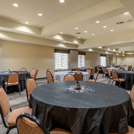 Best Western Plus Monica Royale Inn Suites