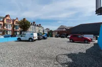 Gwesty'r Marine Hotel & Spa - parking
