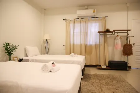 First Residence Отели рядом с достопримечательностью «Bai Orchid and Butterfly Farm»