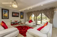 Room in Guest Room - Ezulwini Guest House - Queen Room with Balcony, Pool View & Jacuzzi in Balito