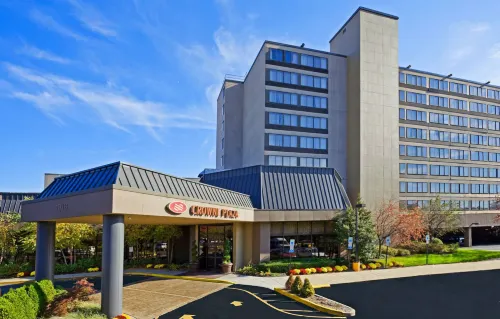 Crowne Plaza Englewood Hotels in Teaneck
