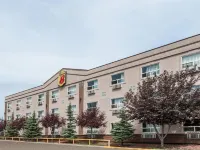 Super 8 by Wyndham Edmonton/West Hotels near Salisbury Park Rink