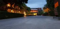 Water Park Hotel Kanchanaburi Hotel di Kanchanaburi