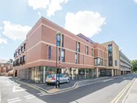 Travelodge Harrogate West Park โรงแรมในแฮร์โรเกต