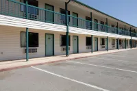 Econo Lodge Inn & Suites