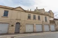Crescent Mews Hotels near Avon Riverside Station (Avon Valley Railway)