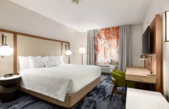 伊利米爾克里克購物中心萬楓酒店