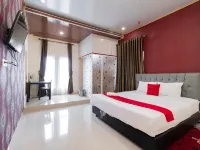 RedDoorz Syariah Near Minangkabau International Airport Hotels in Katapiang