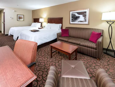 Hampton Inn Littleton Отели рядом с достопримечательностью «Track-Side Farm & Garden Center»