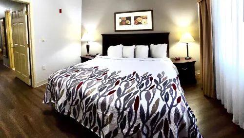 Red Roof Inn & Suites Midland