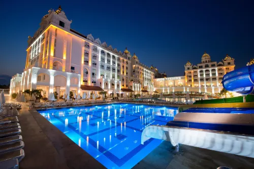 Oz Hotels Side Premium فنادق في Colakli
