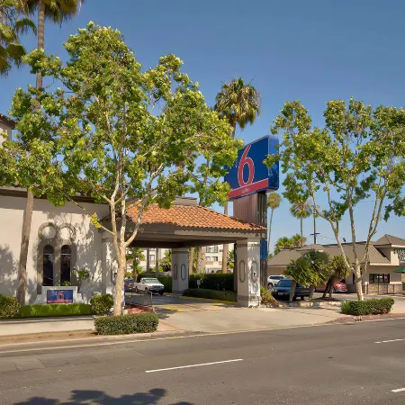Suites Lawndale, CA – South Bay