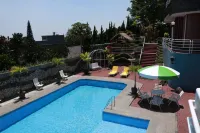 Tanjung Plaza Hotel Hotel dekat Wisata Alam De Picnic