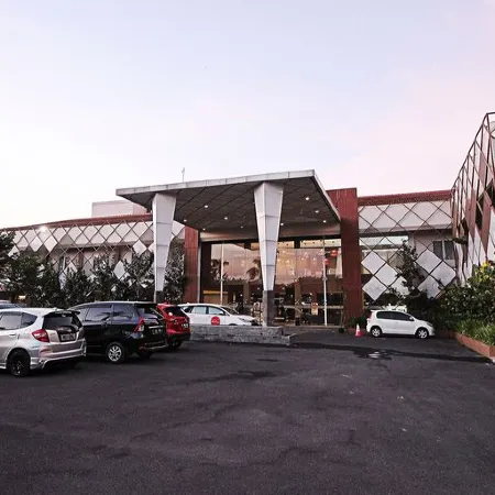 Front One Akshaya Hotel Karawang