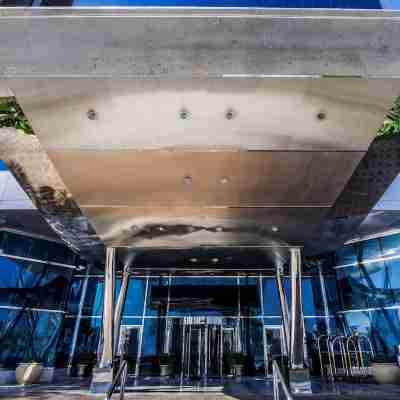 コーニッシュホテルシャー​​ジャ Hotel Exterior